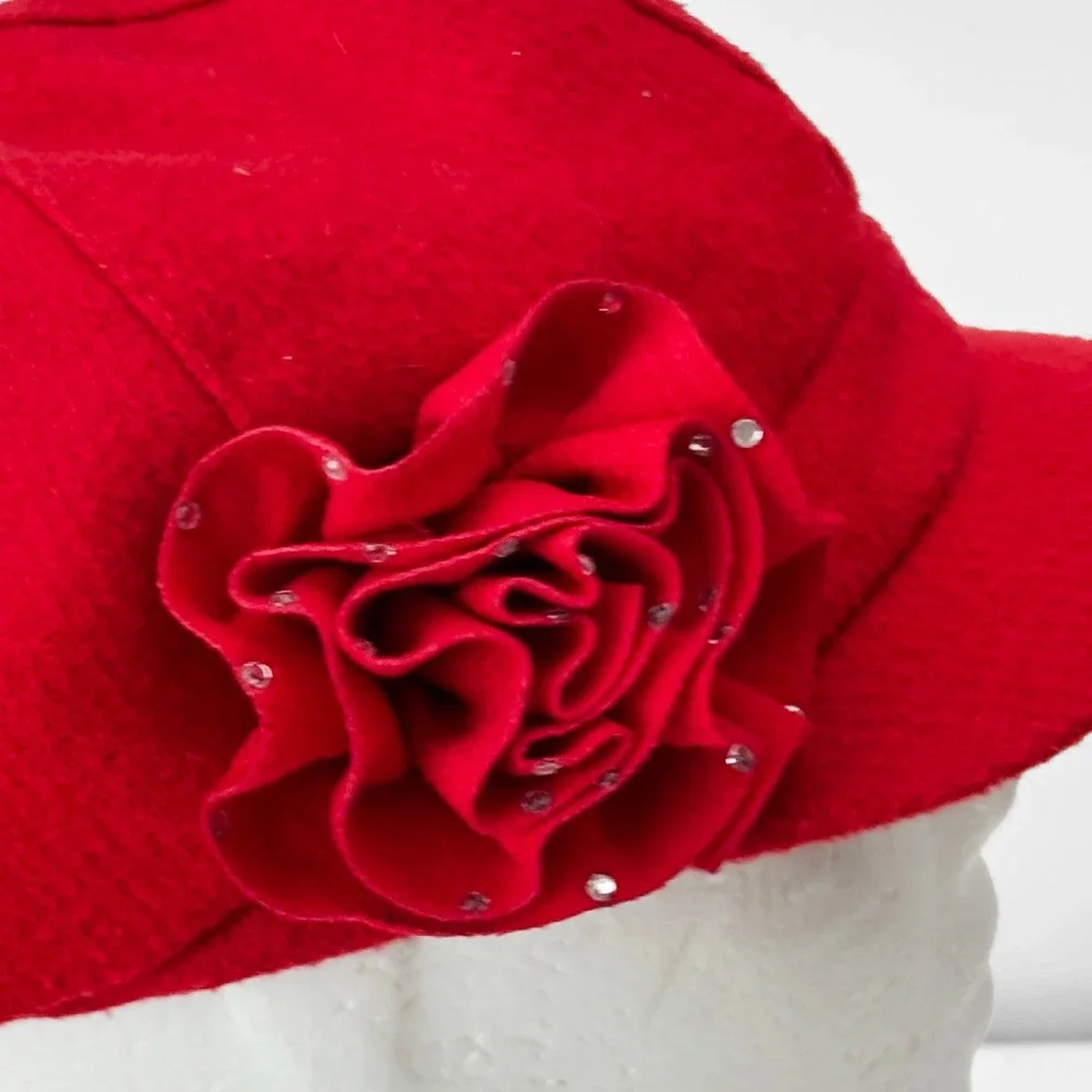 D&Y Red Newsboy Cap Flower Rhinestone Accent Elastafit‎ Hat WCABF3568 Womens